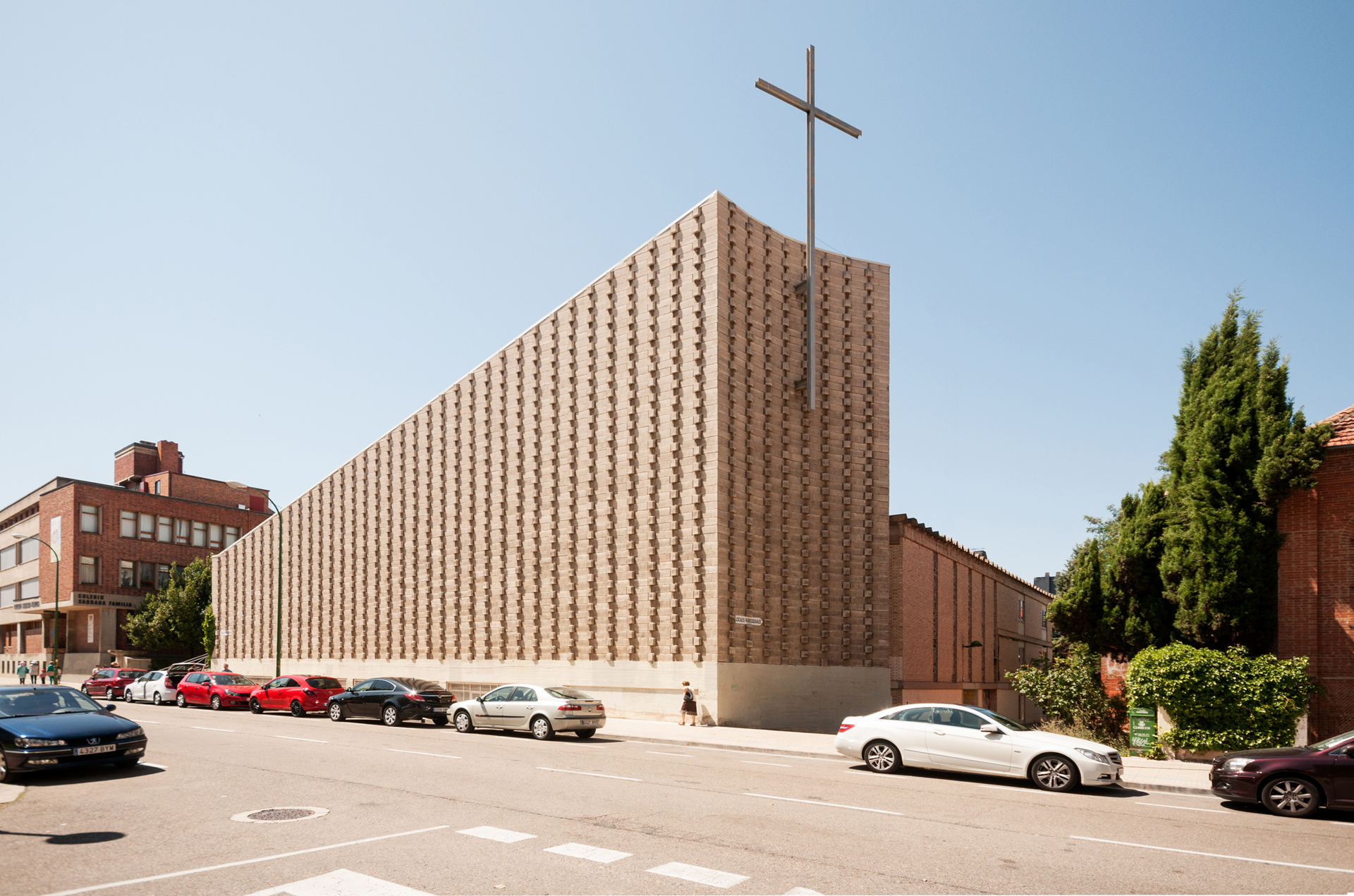  Iglesia y Centro Parroquial Santo Domingo