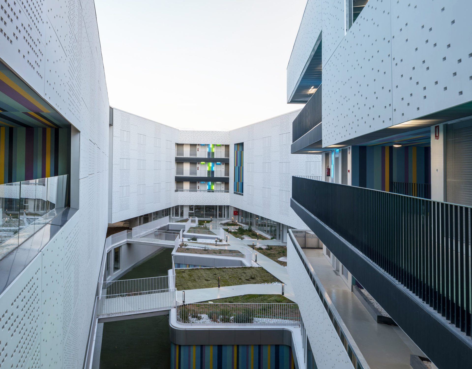  Edificio célula. Alojamientos universitarios