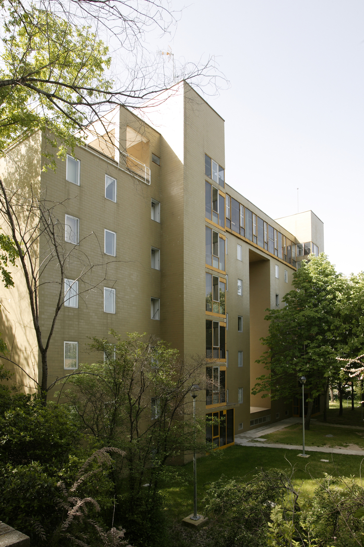  Colegio Mayor César Carlos