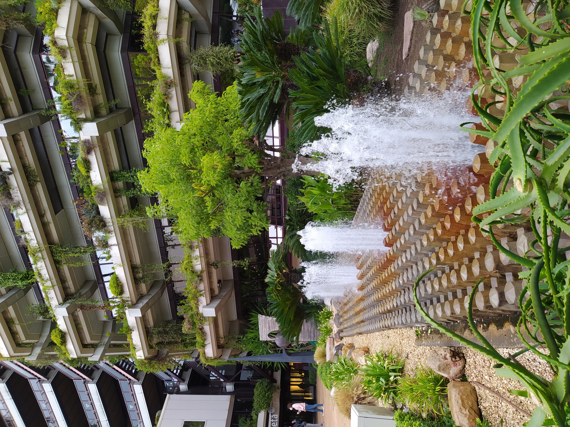  Edificio Banca Catalana (Editorial Planeta)