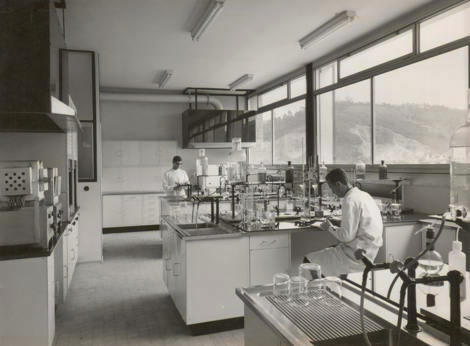 Laboratorio de Controles e Investigación Aplicada de Cristalería Española, Avilés, Asturias. Manuel Aymerich Amadiós