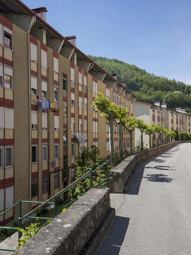 160 viviendas de renta limitada, Cangas del Narcea, Asturias. José Gómez del Collado