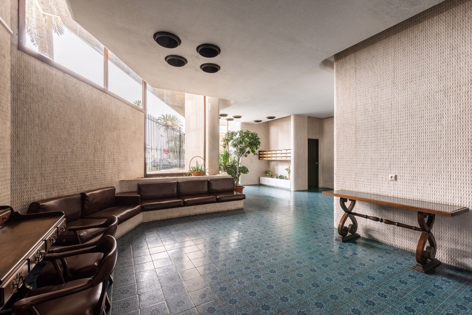  Edificio en el paseo marítimo Ciudad de Melilla