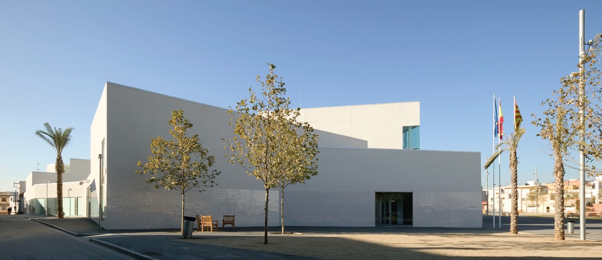  Oficinas municipales y edificio de viviendas en Sant Pere de Ribes
