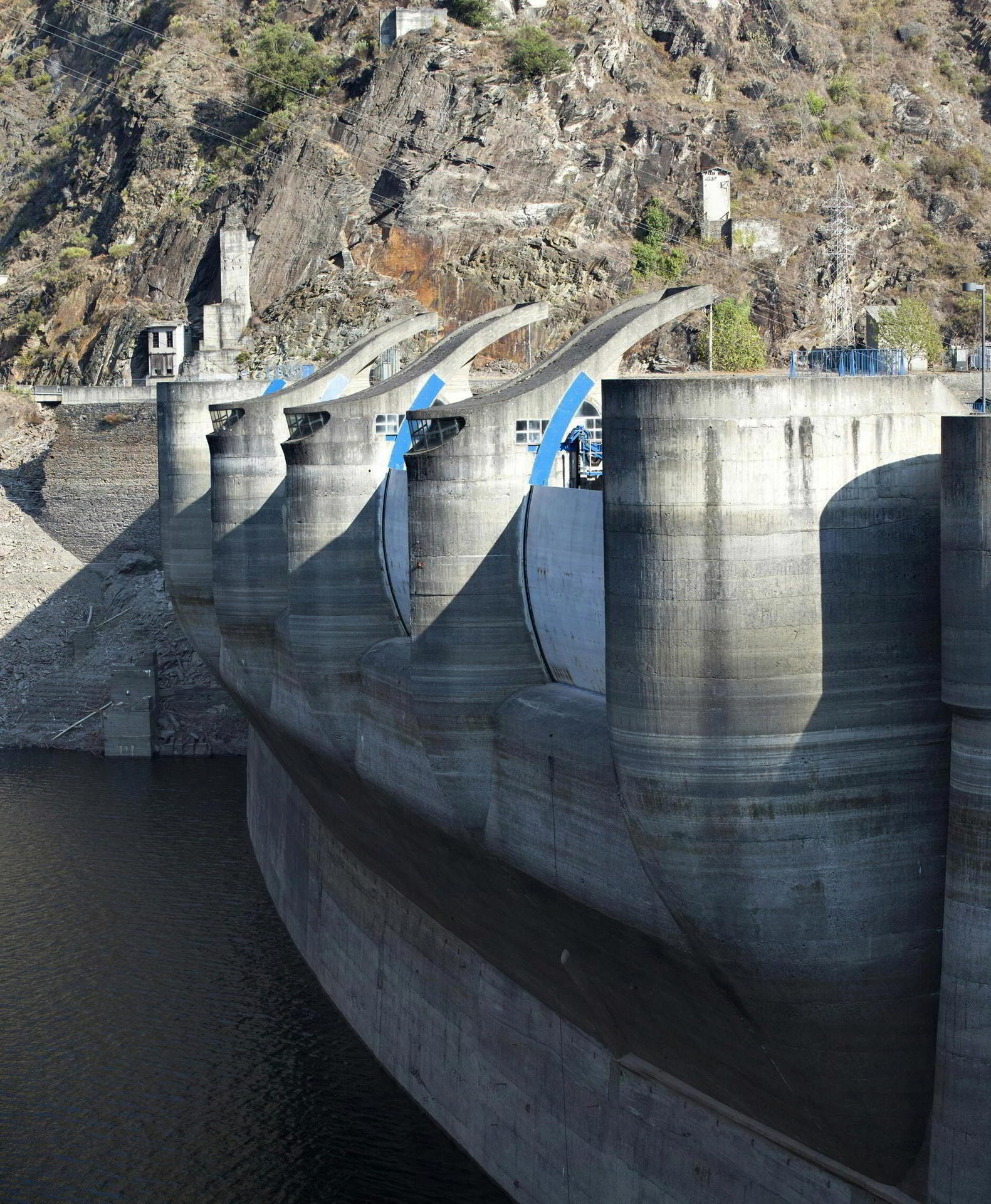  Central y salto de Grandas de Salime