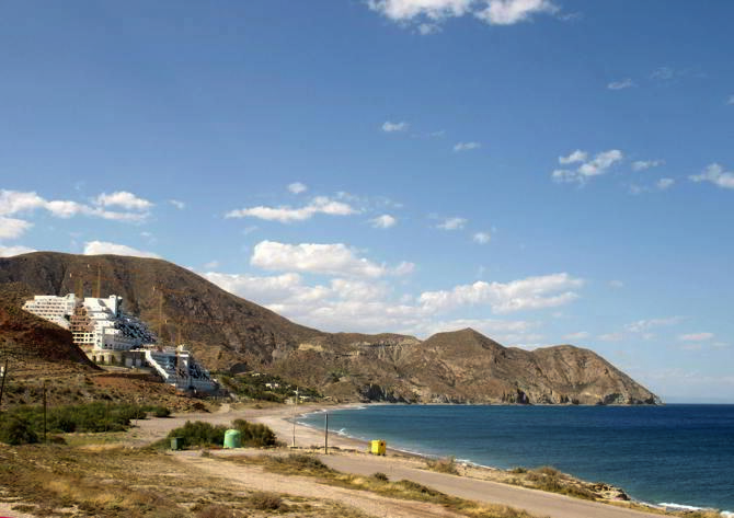 Hotel en la Playa del Algarrobico, Carboneras, Almería