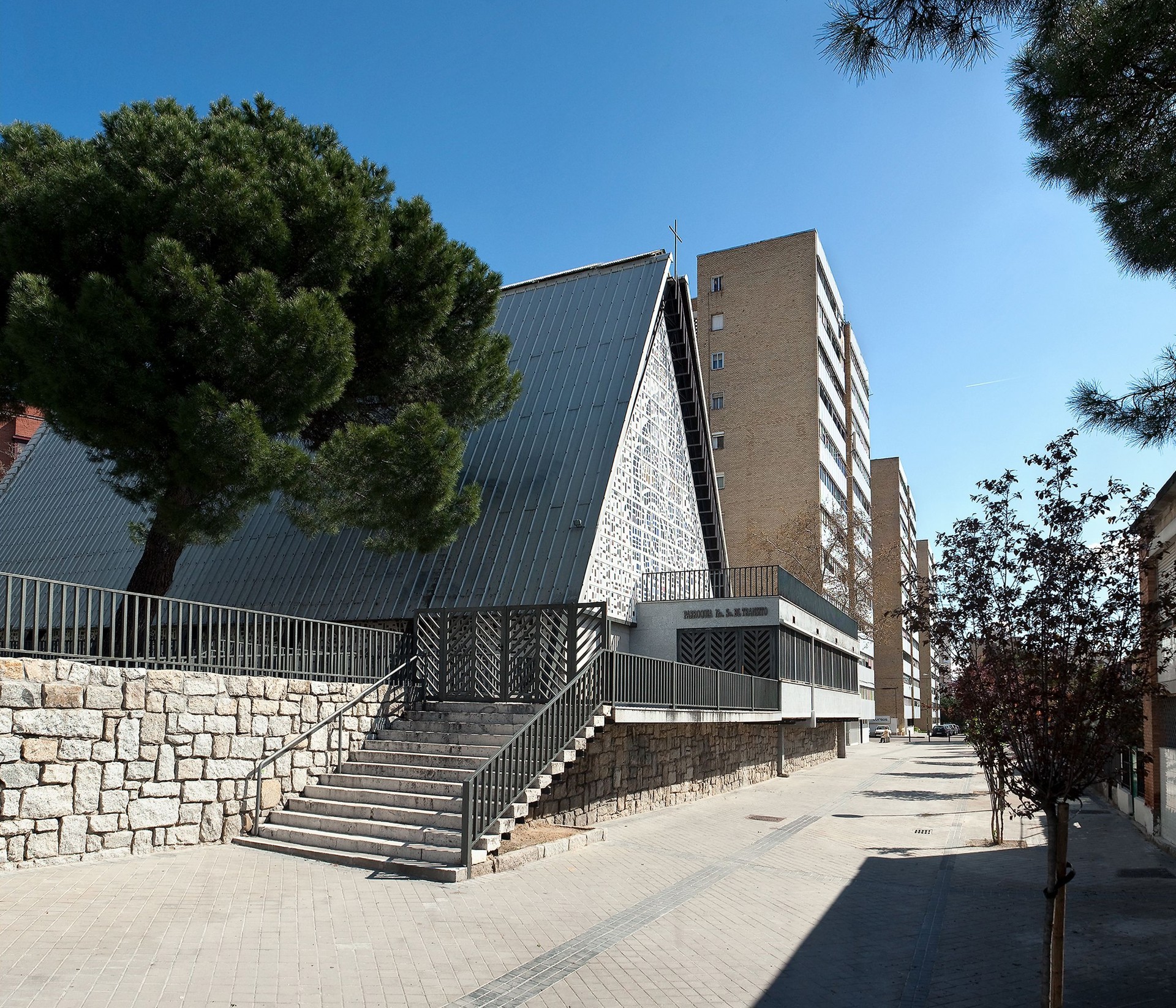  Iglesia de Canillas (iglesia parroquial de Nuestra Señora del Tránsito)