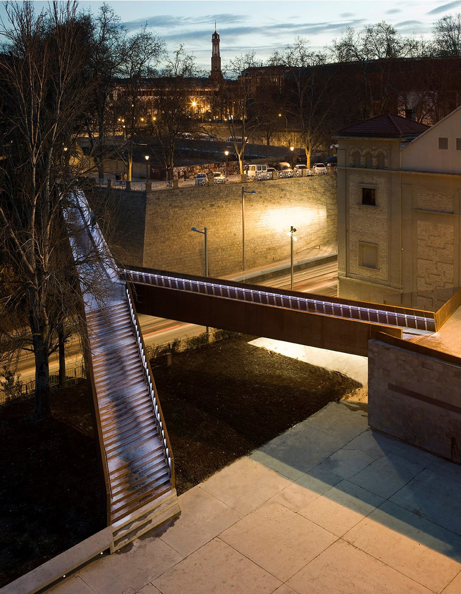  Pasarela peatonal y urbanización del entorno del Baluarte de Labrit