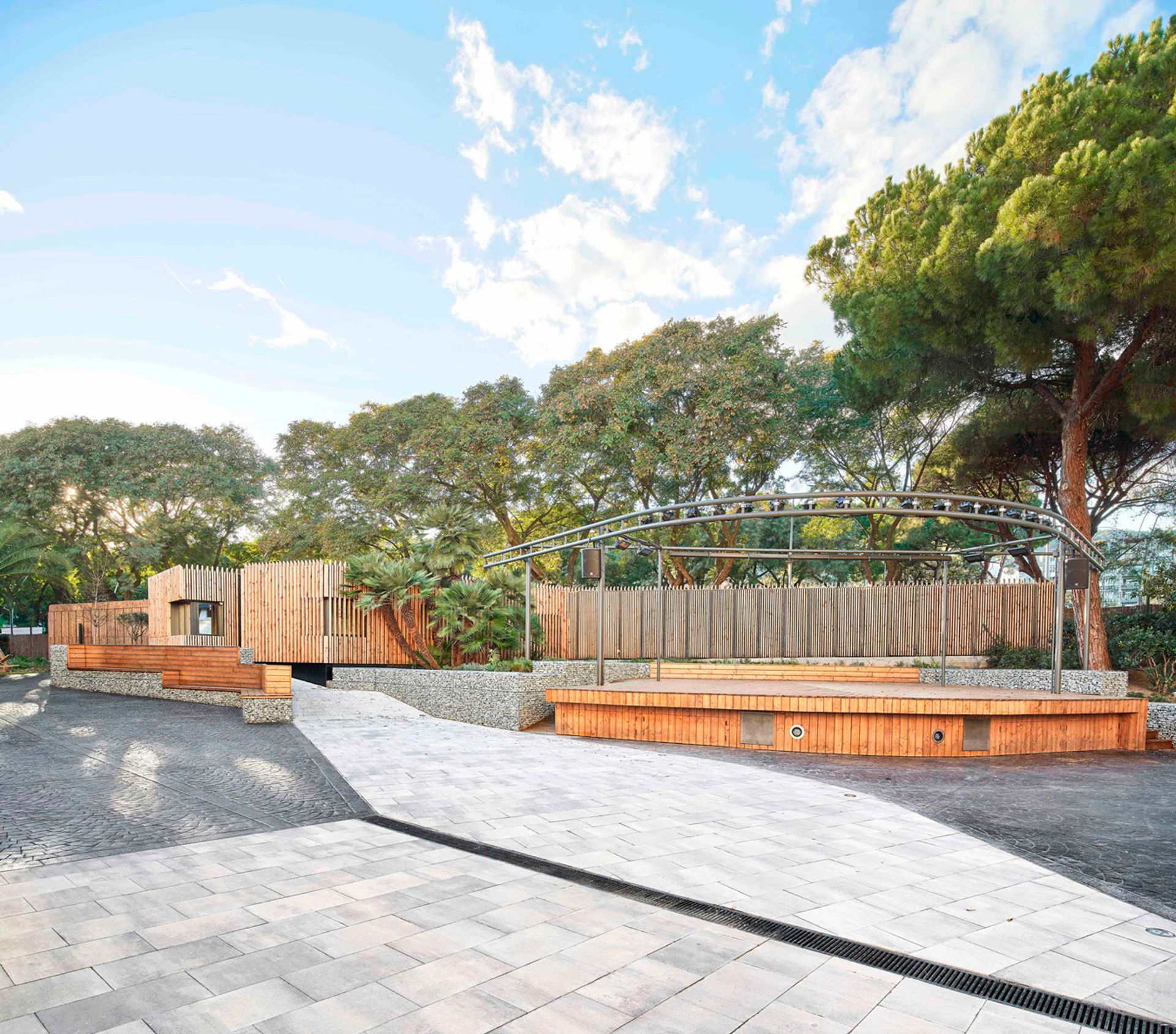  Pabellones de acceso al Liceo Francés