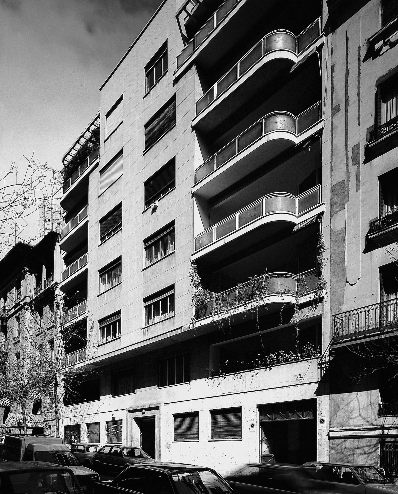  Edificio de viviendas para comercial inmobiliaria