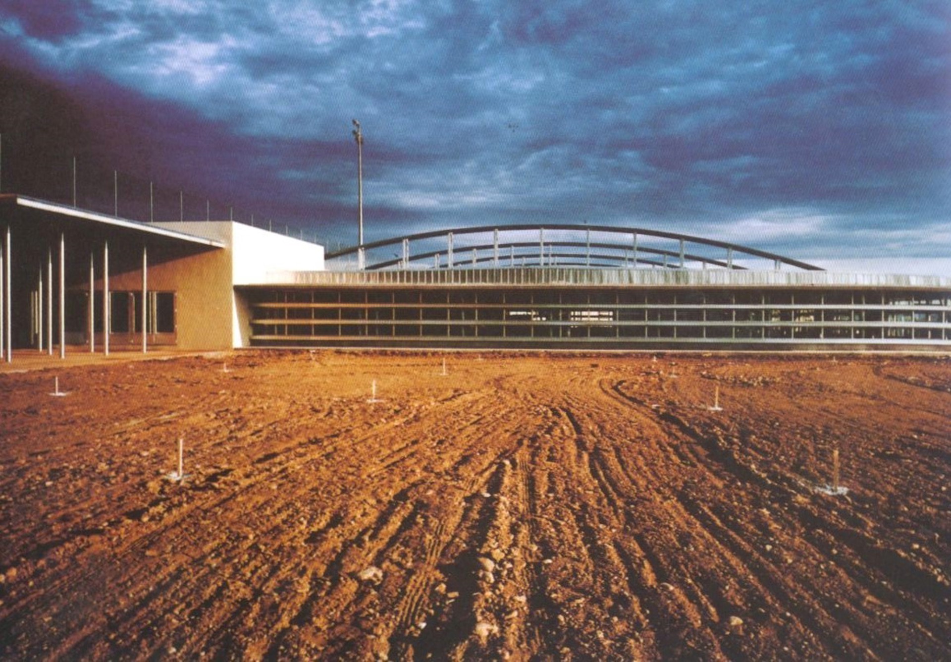  Pabellón cubierto universitario