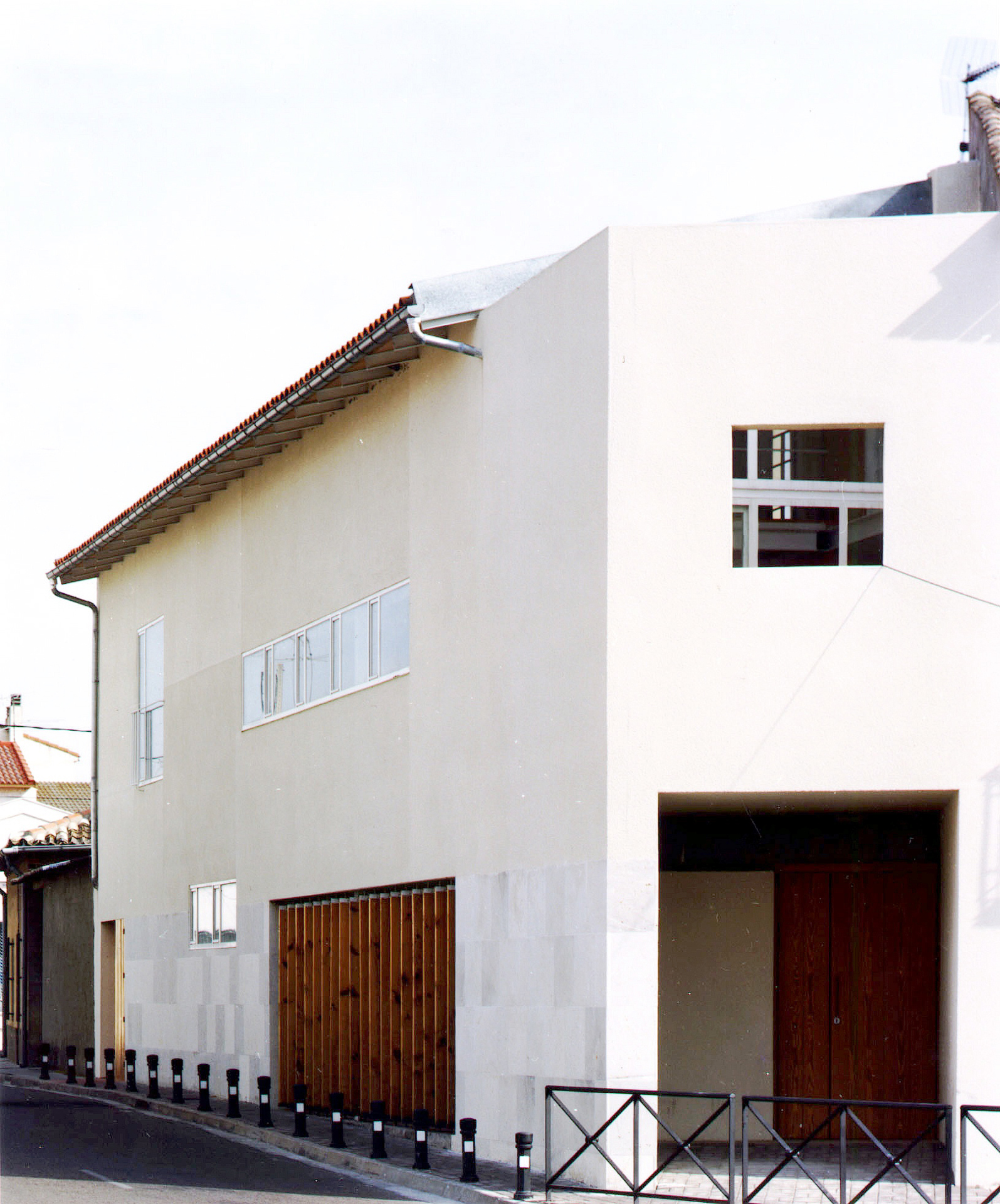  Consultorio médico y casa de la Juventud