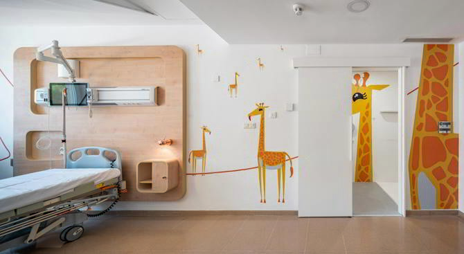 Reforma y rehabilitación de la planta de oncología infantil, Hospital Virgen del Rocío, Sevilla. Marta Fernández de Valderrama Aparicio, Luz Fernández de Valderrama Aparicio, Francisco Escudero Gilete (estudiocurtidores)