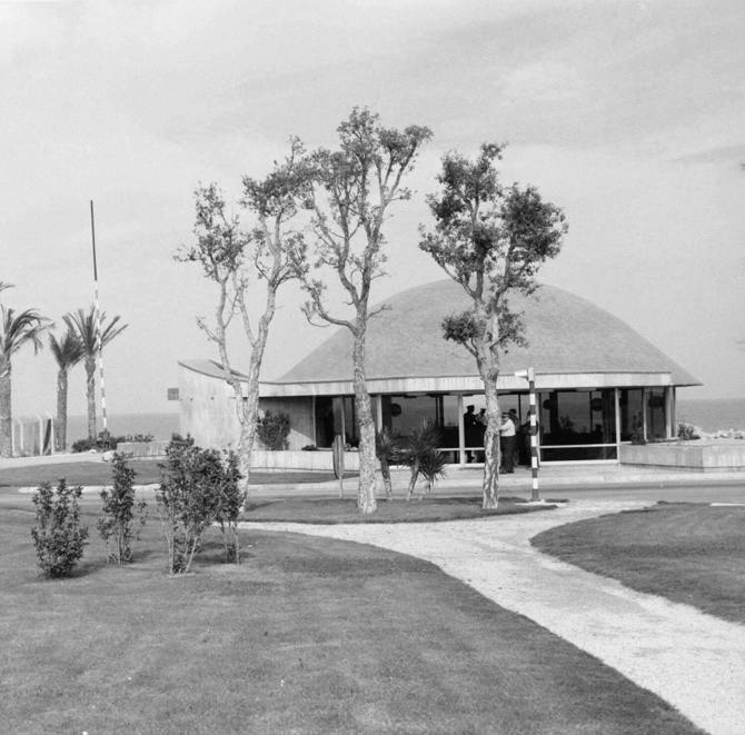 Pabellón de vigilantes de la central nuclear de Vandellòs, Tarragona. Antonio Bonet Castellana