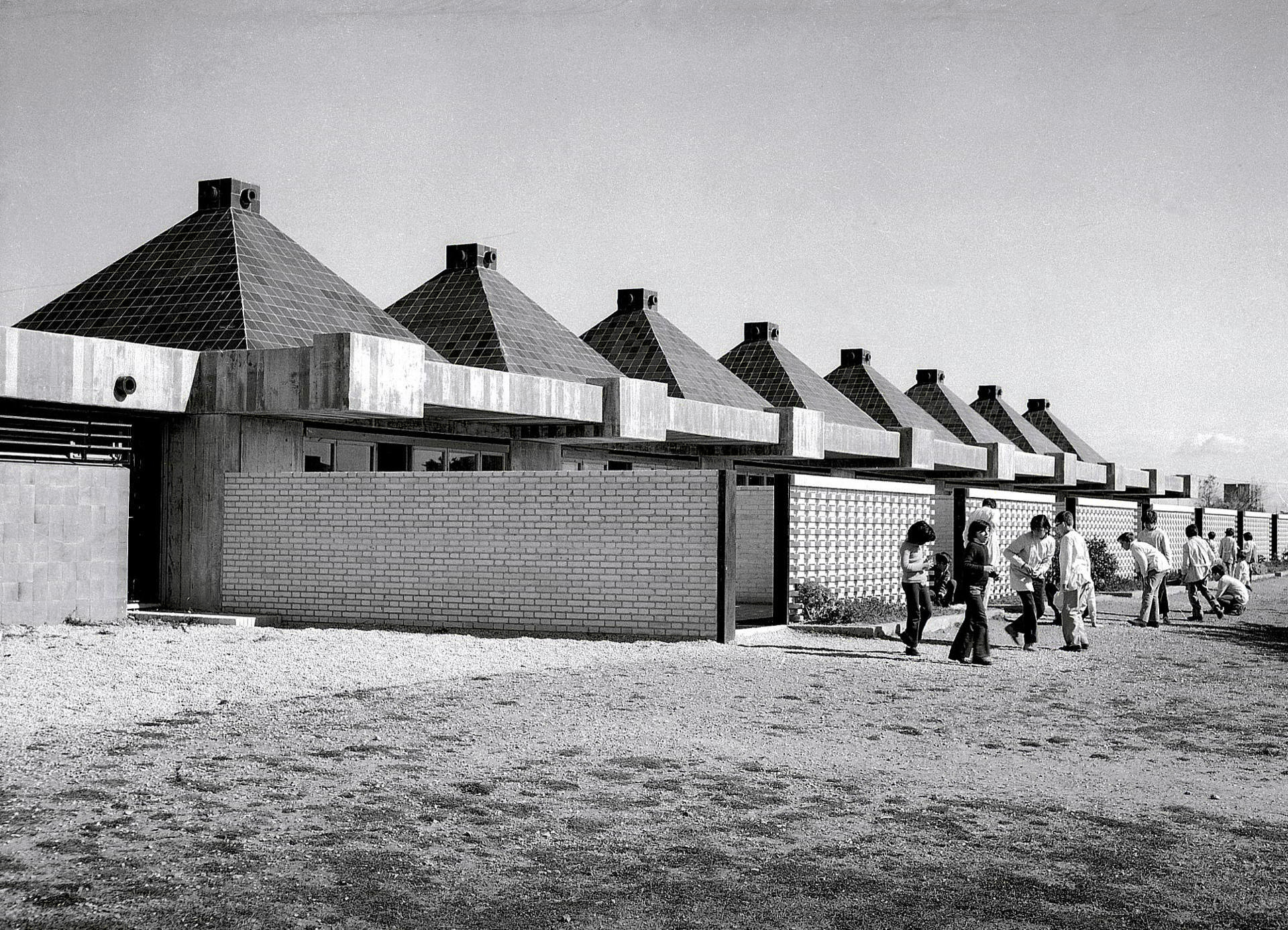 Escuela del poblado de Vandellòs, Tarragona. Antonio Bonet Castellana