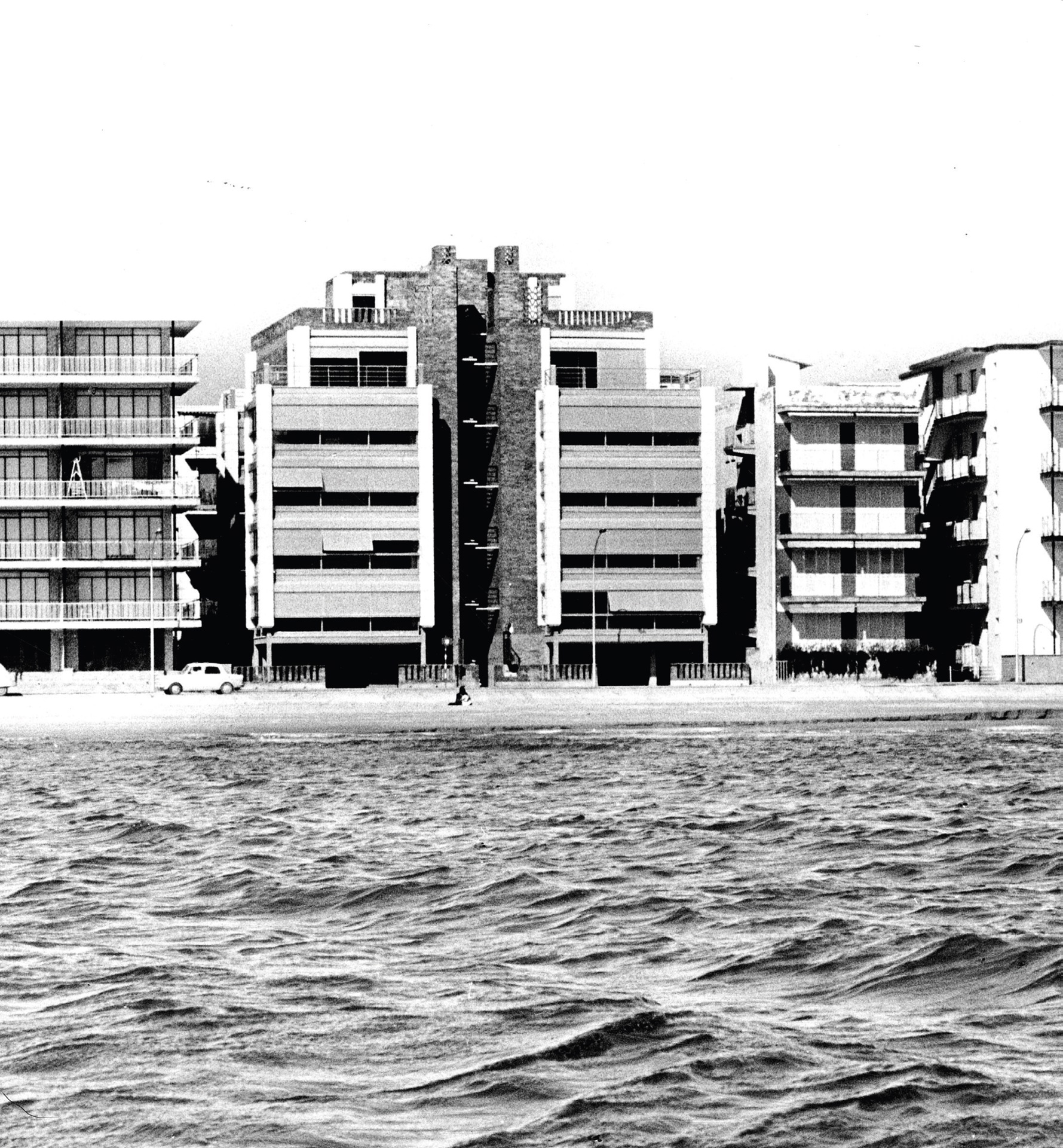  Ancla Roja. Edificio de apartamentos