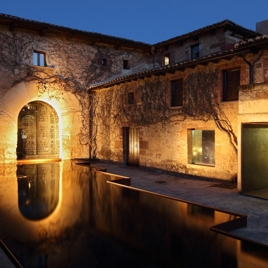 Rehabilitación Iglesia de Santa María de Mave, hotel el Convento y habitaciones de Ceres
