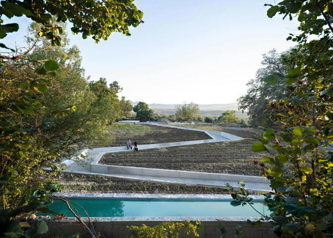 Viaje al interior de un huerto, Niguelas, Granada. Serrano + Baquero