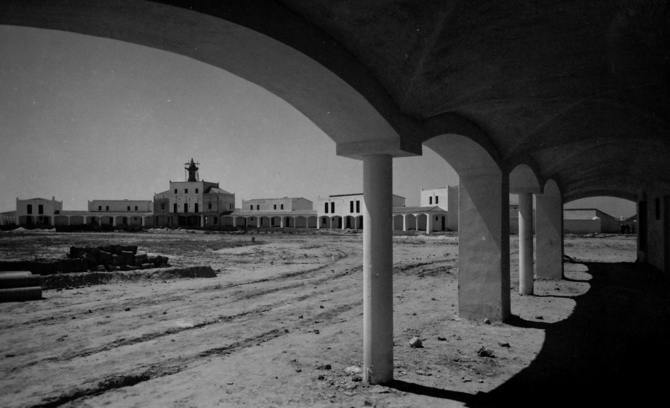 Pueblo de colonización de Entrerríos, Badajoz. Alejandro de la Sota y Manuel Rosado Gonzalo