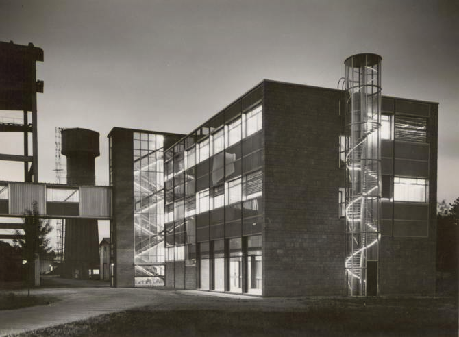 Laboratorio de Controles e Investigación Aplicada de Cristalería Española, Avilés, Asturias. Manuel Aymerich Amadiós