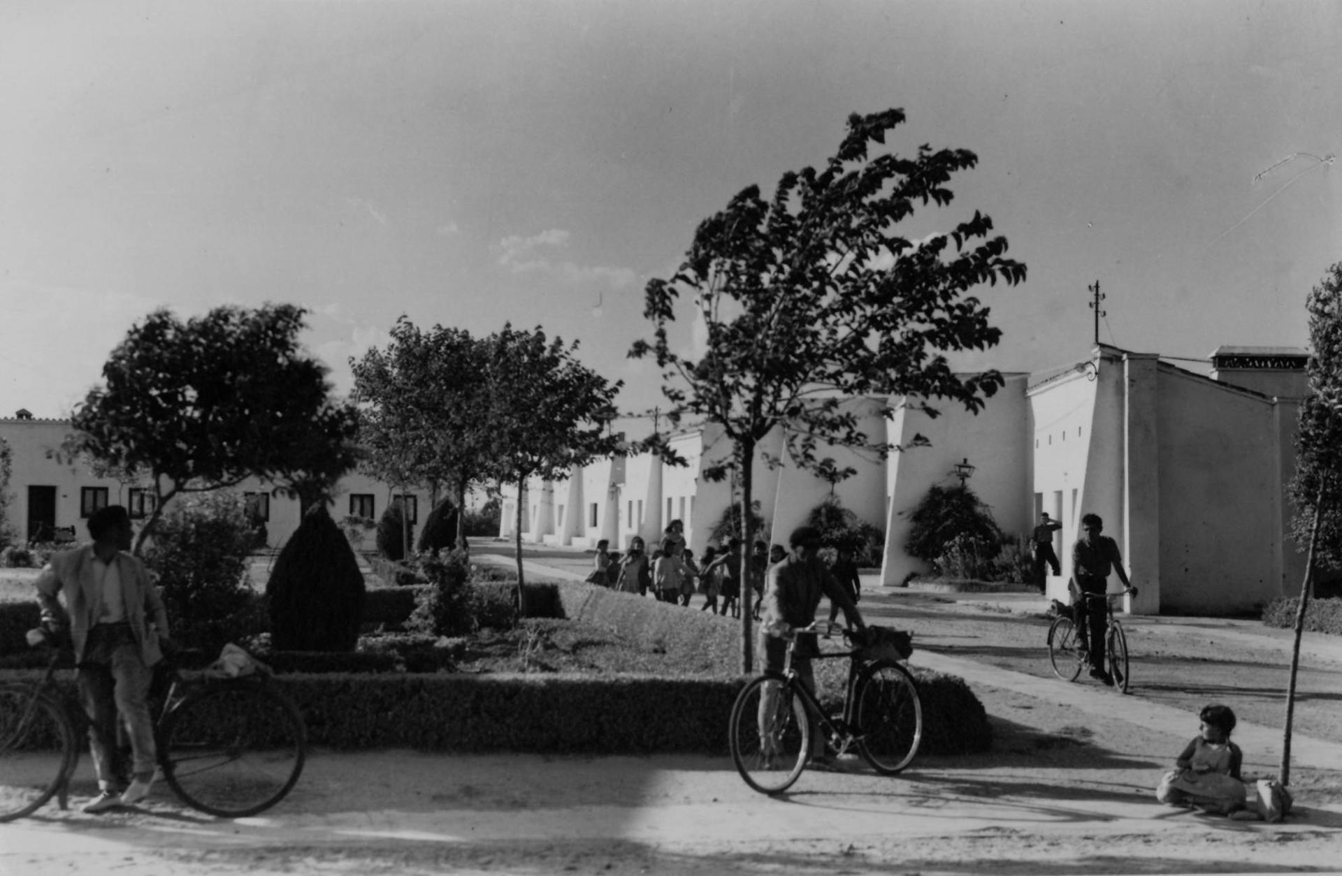  Pueblo de Colonización de Gévora