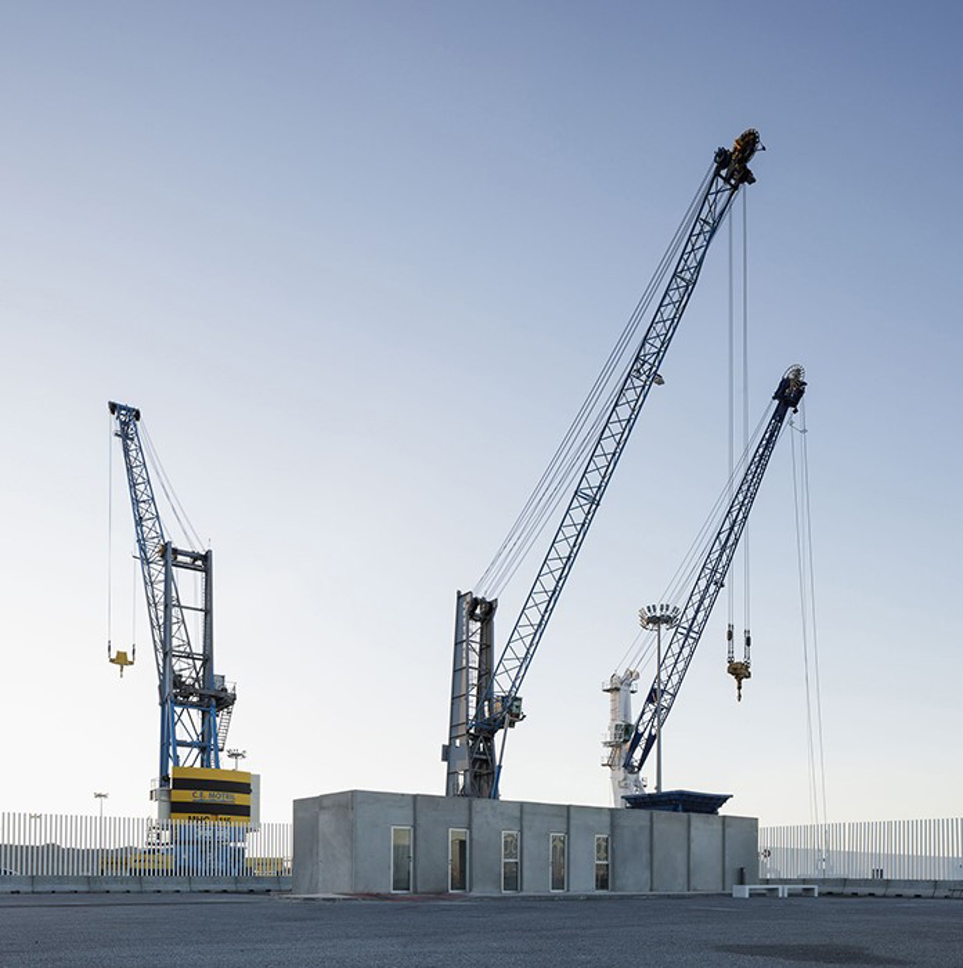  Pabellón portuario en Motril