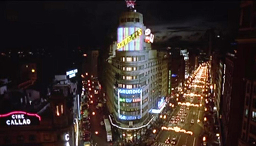 Fotograma de El día de la bestia, dirigida por Álex de la Iglesia