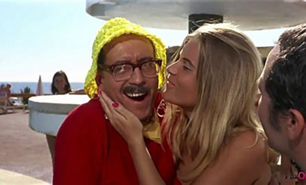 Fotograma de El turismo es un gran invento, dirigida por Pedro Lazaga