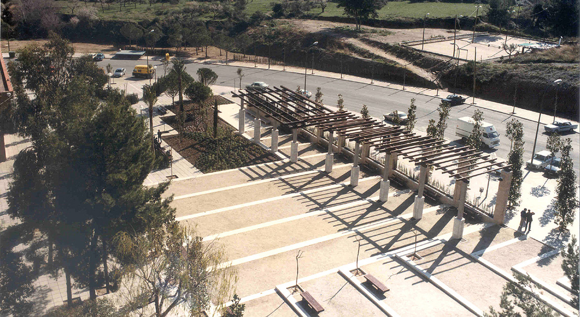  Jardín y calle Joan de Mena