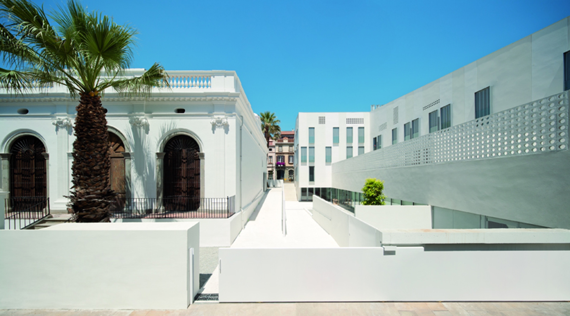  14 viviendas VPO, equipamiento municipal y rehabilitación de Can Bisa