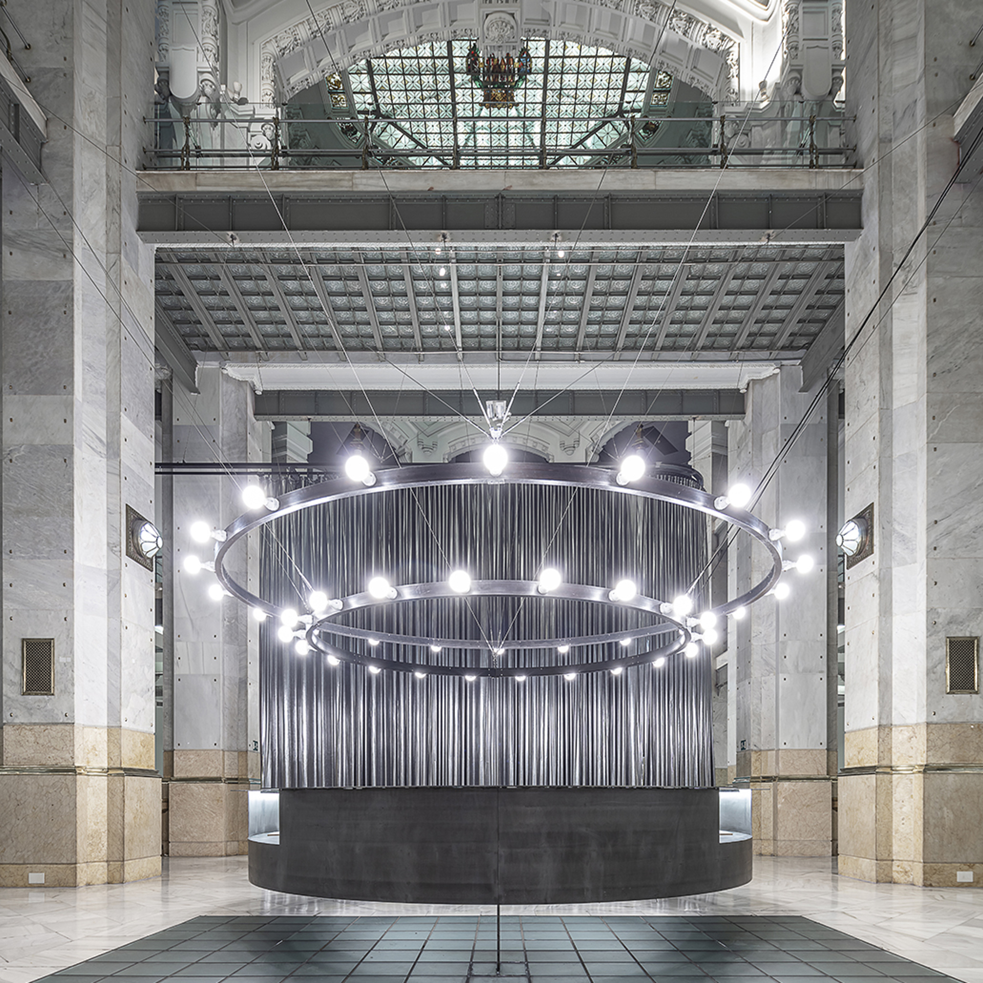  Colgando del centro (Palacio de Cibeles)