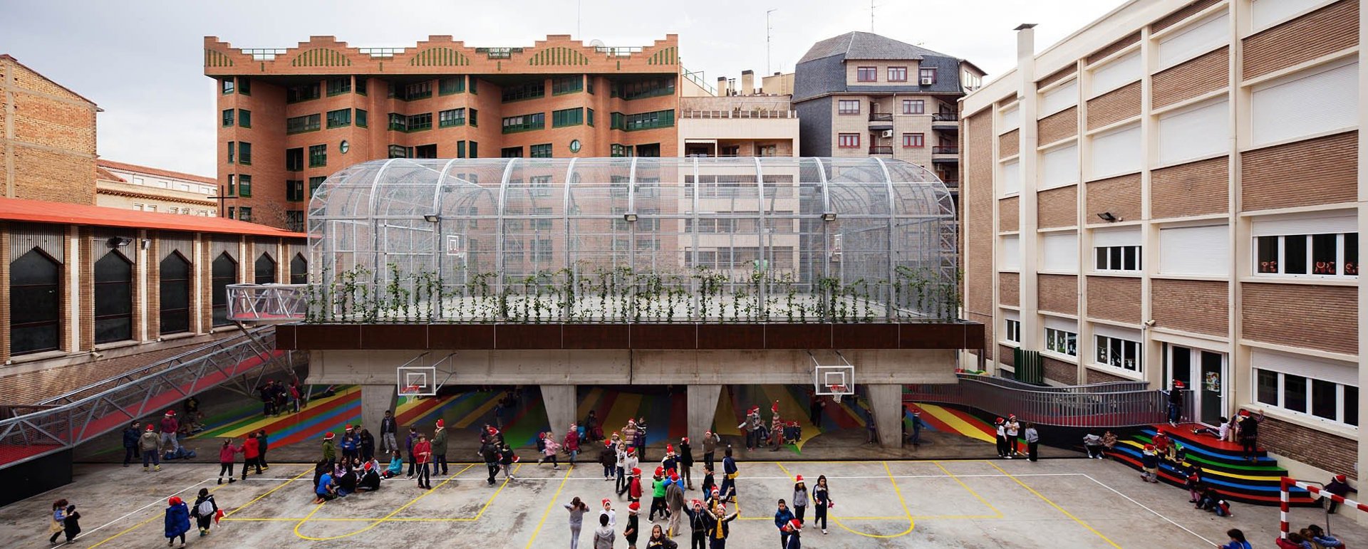  Pista deportiva elevada en el Colegio Lasalle Franciscanas