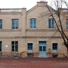 Pabellón de Enfermería y escuela de aprendices. Campus Fábrica de Armas