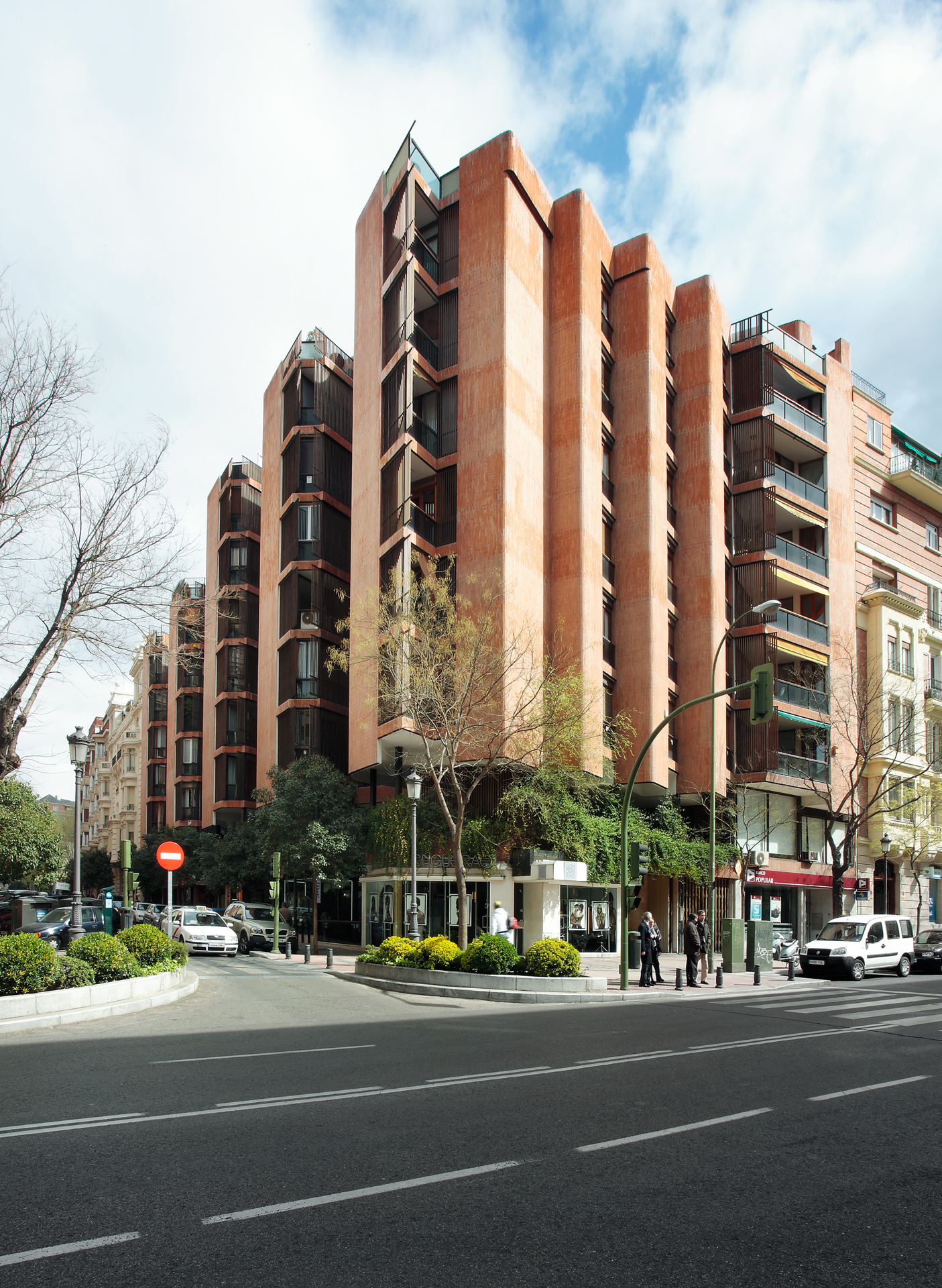  Edificio de Viviendas Girasol