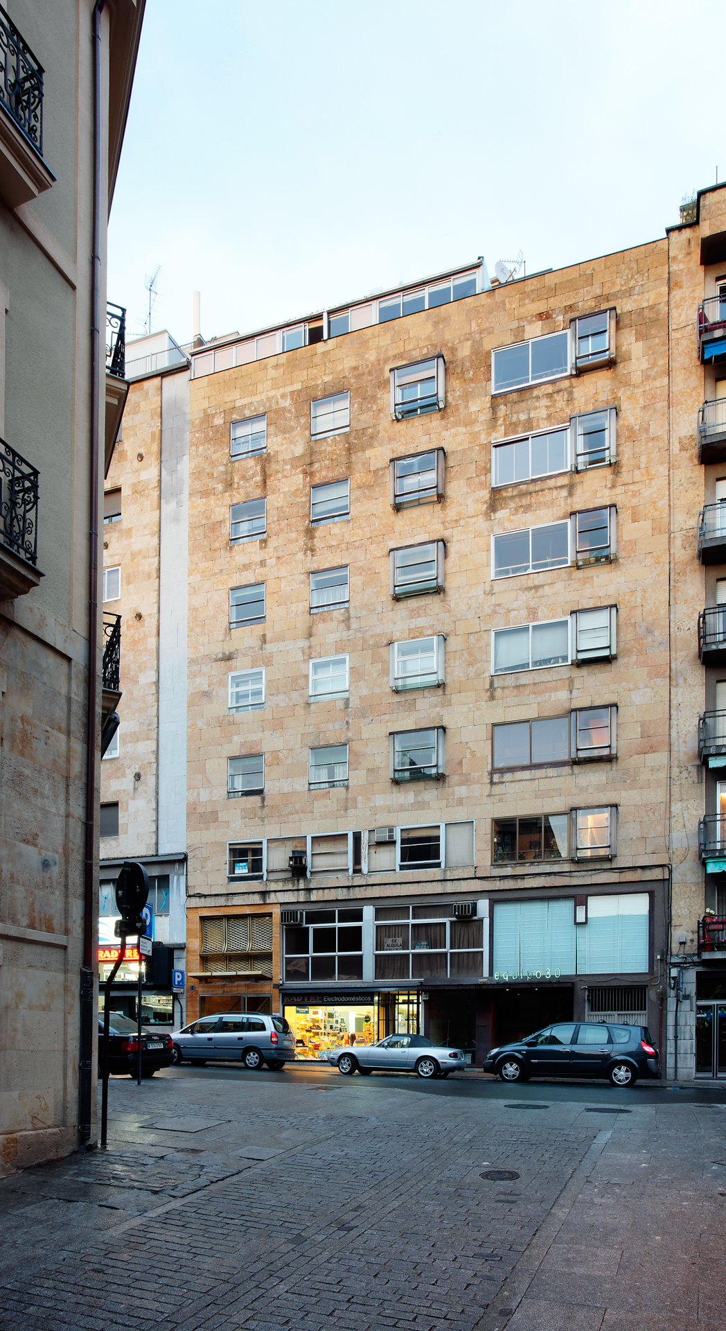  Edificio de viviendas en la calle Prior