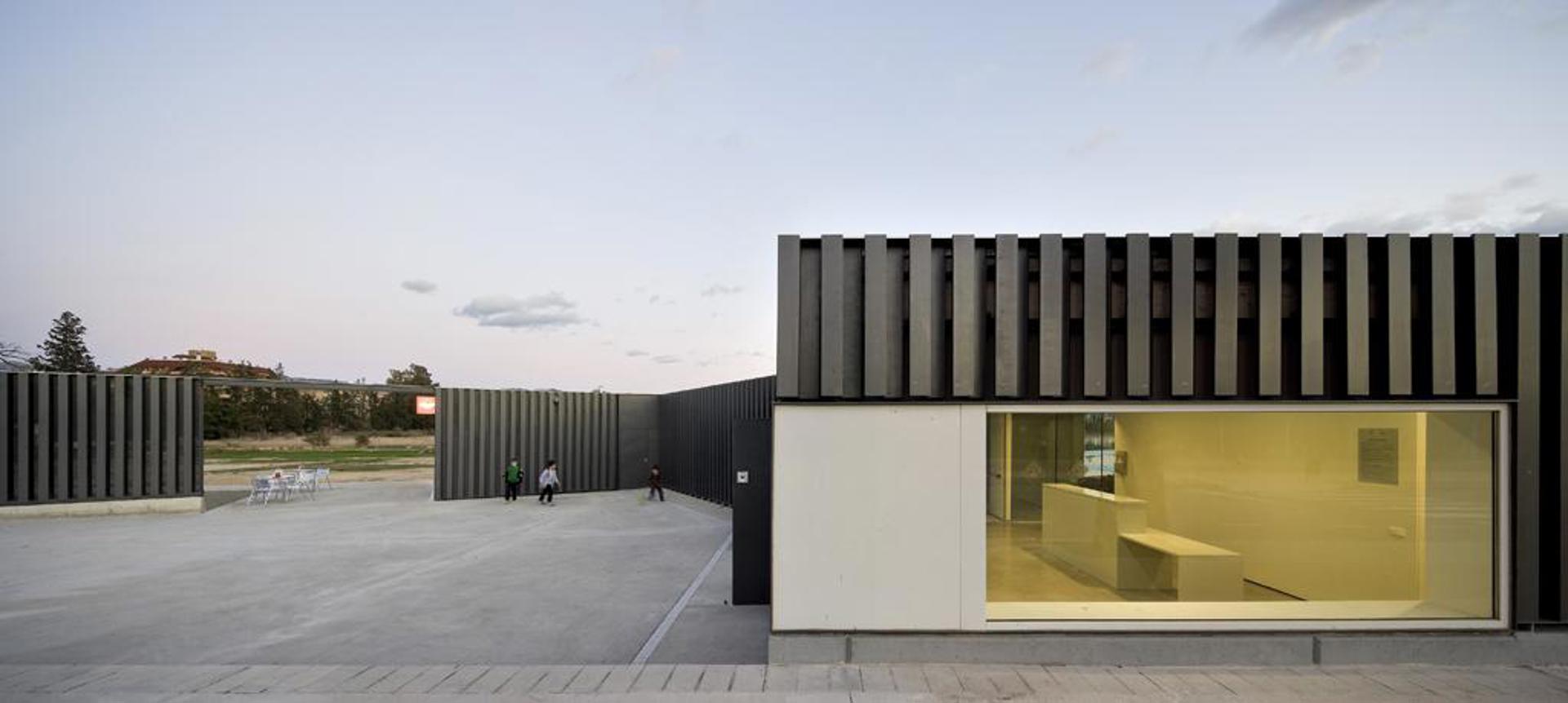  Piscina, vestuarios y sala polideportiva