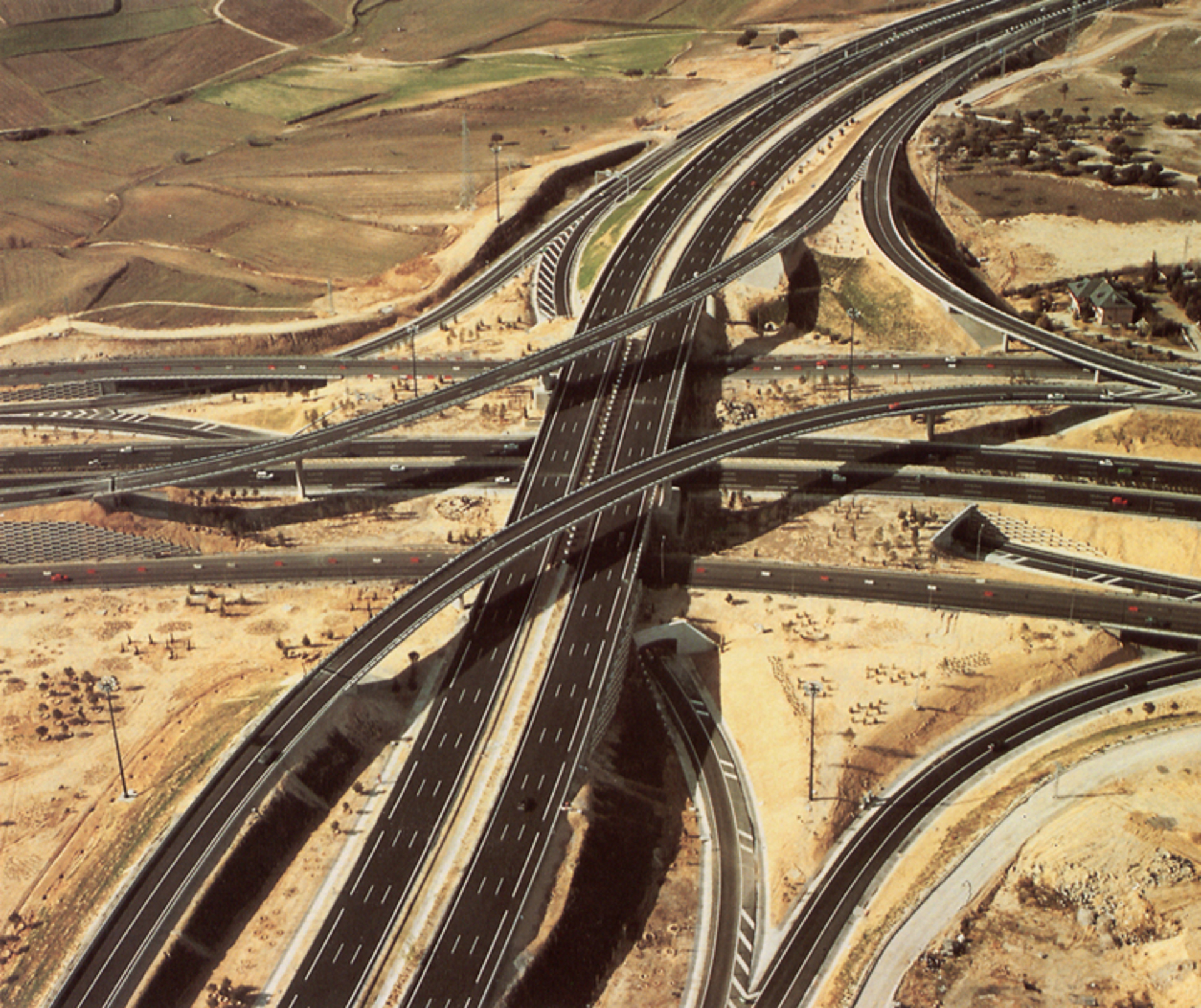  Nudo de enlace del distribuidor M-40 con la carretera de Madrid-Burgos