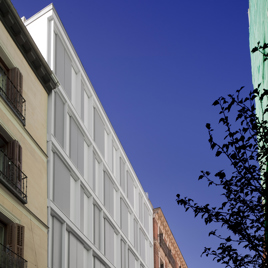 Edificio de 20 viviendas  de promoción libre en la calle Cervantes