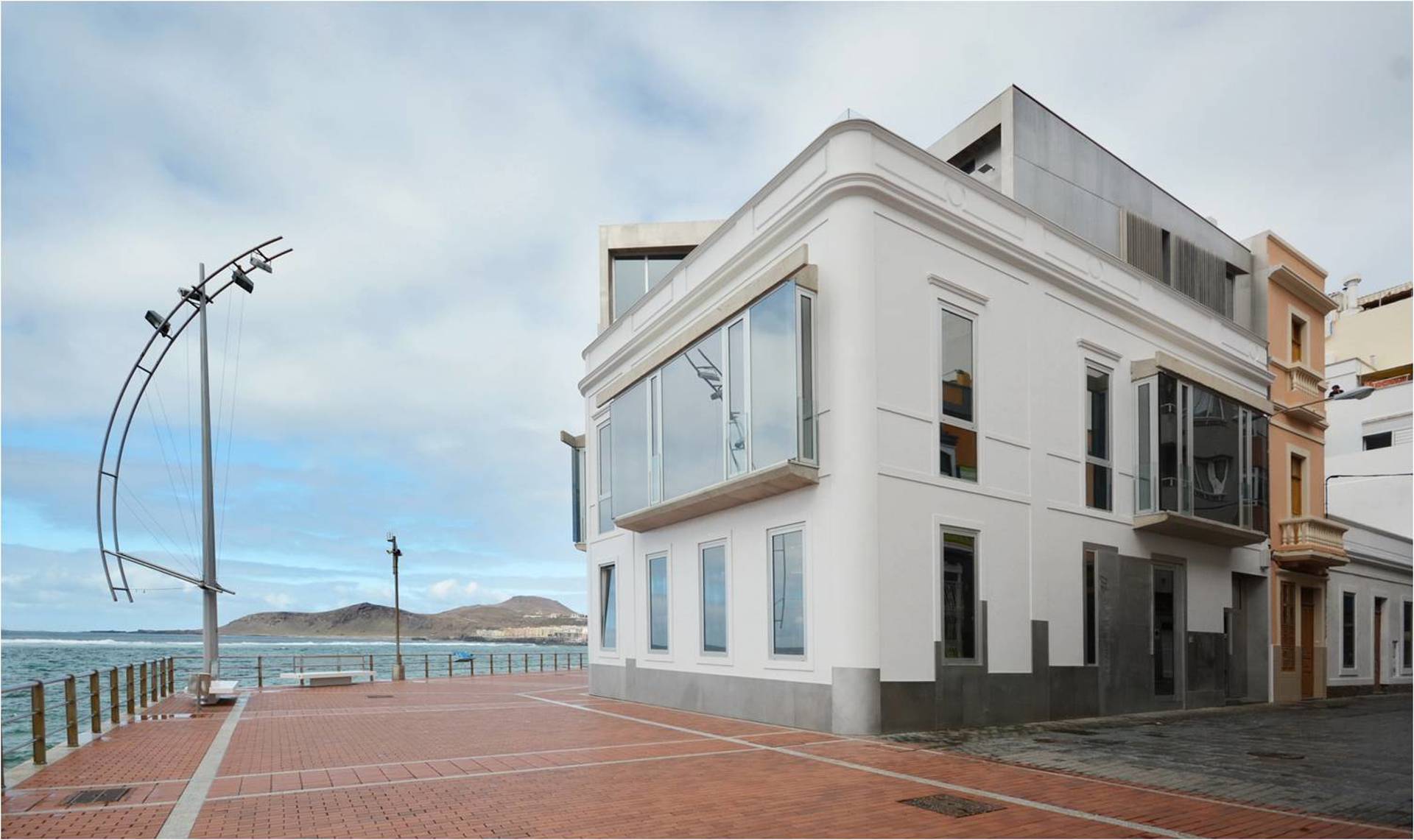  Vivienda y local comercial en Las Canteras