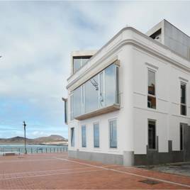 Vivienda y local comercial en Las Canteras
