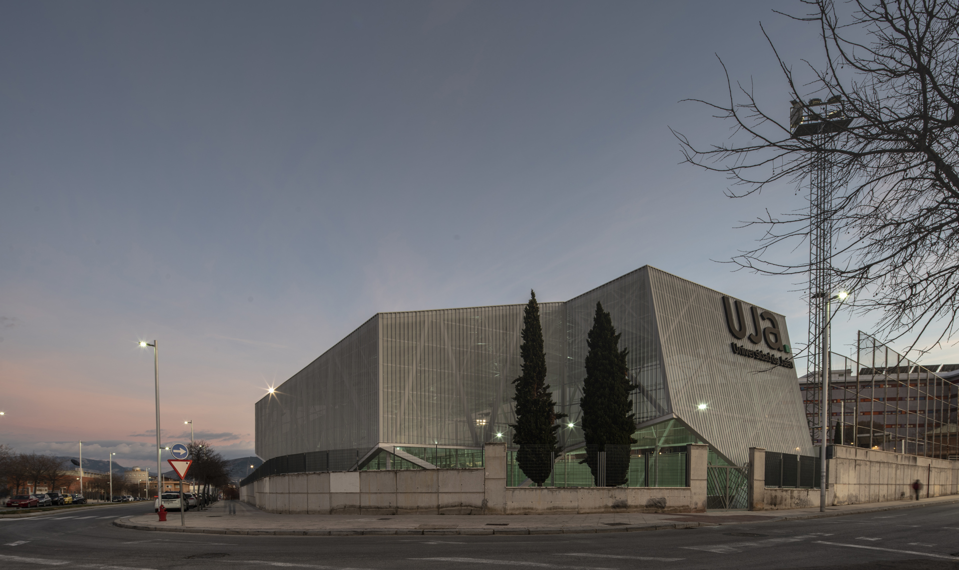  Cubrimiento y reforma de pistas de pádel en la Universidad de Jaén