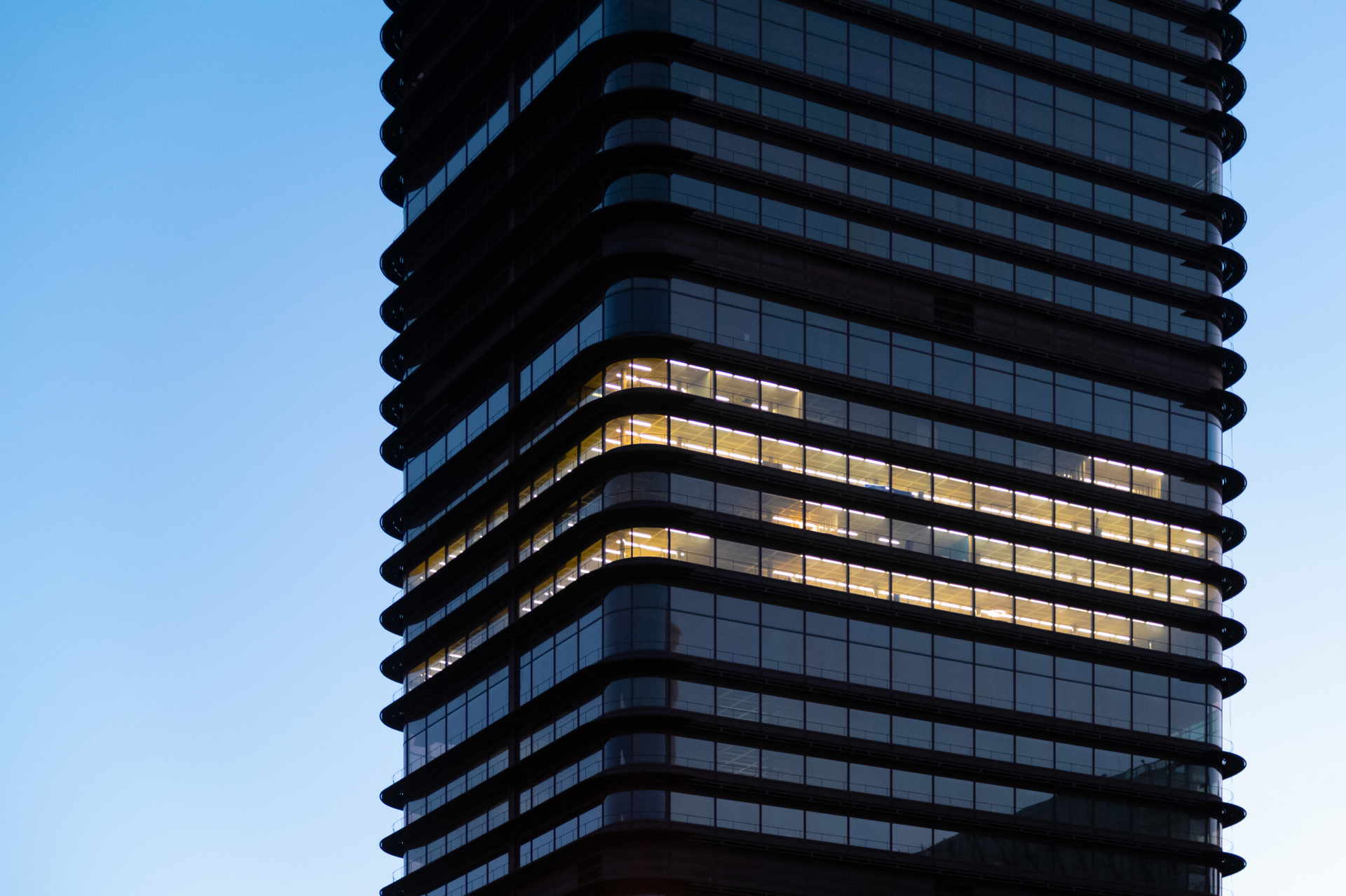 Vista cercana de la Torre del Banco Bilbao