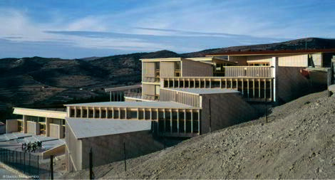 Escola Llar. Col·legi Públic Mare de Déu de la Vallivana en Morella, Castelló. Estudio Miralles Pinós, Enric Miralles y Carme Pinós