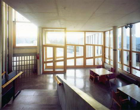 Escola Llar. Col·legi Públic Mare de Déu de la Vallivana en Morella, Castelló. Estudio Miralles Pinós, Enric Miralles y Carme Pinós
