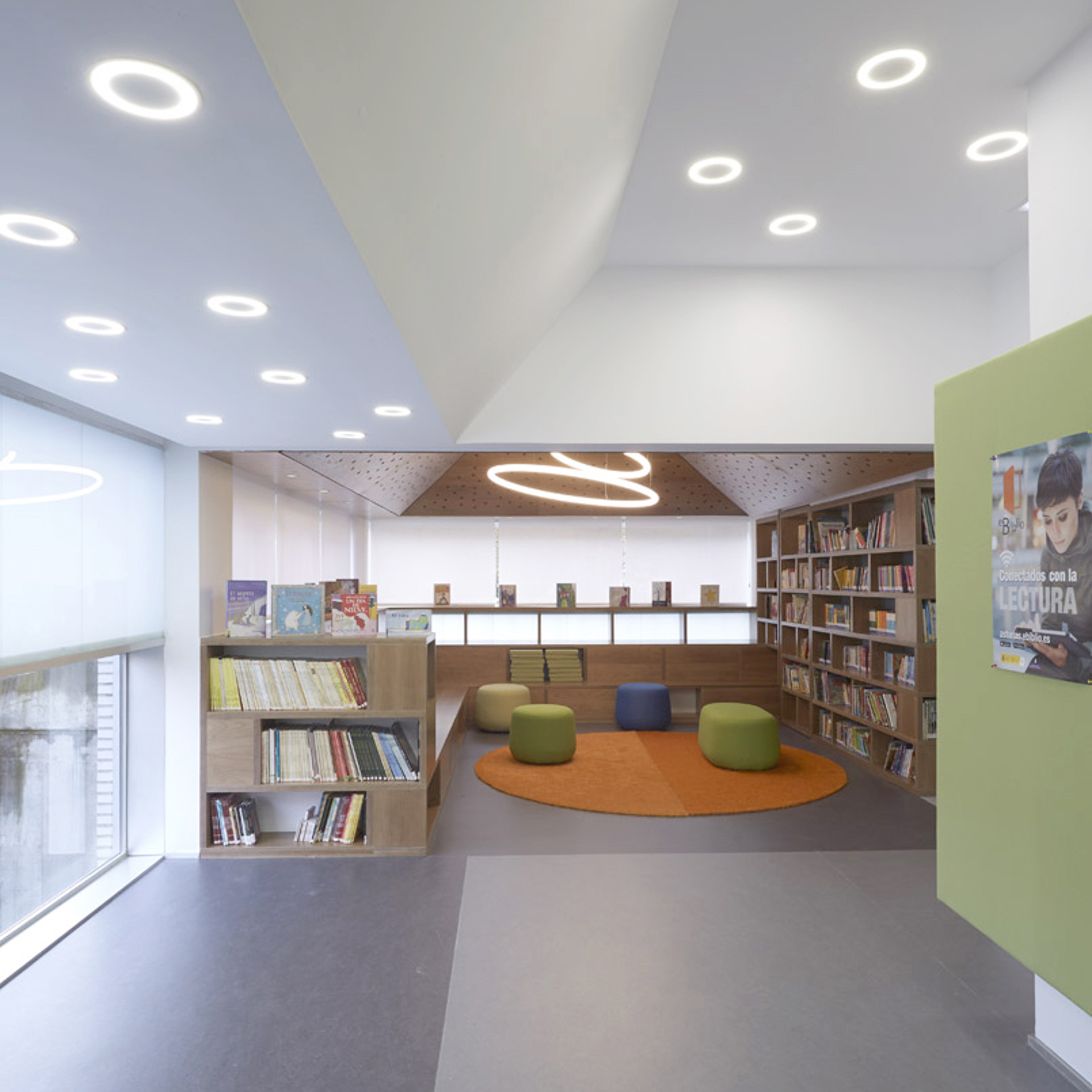  Biblioteca y sala de estudios en Salinas