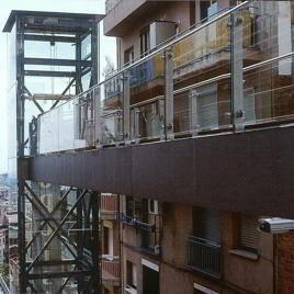 Pasarelas en Carrer dAlcàntara