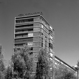 Edificio de viviendas en la plaza de Cristo Rey