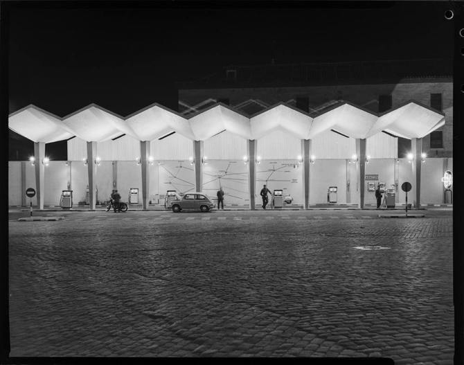 Estación de servicio en Plaza de Colón, Valladolid, Carlos Balmorí