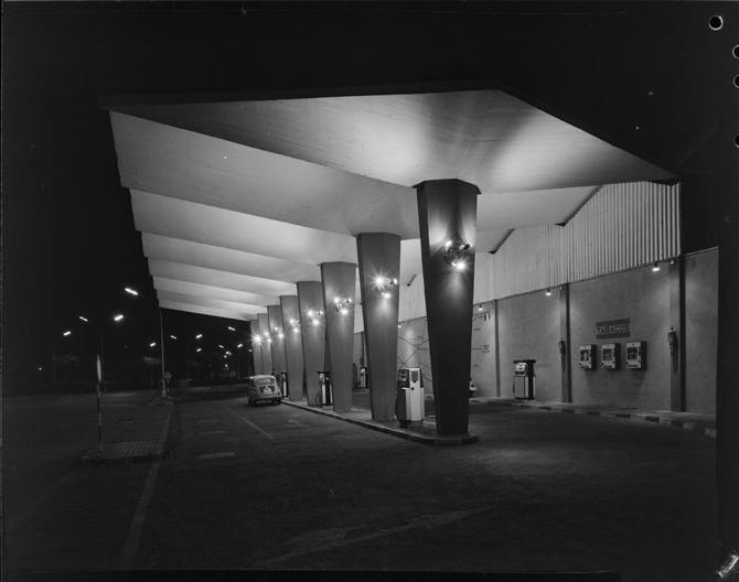 Estación de servicio en Plaza de Colón, Valladolid, Carlos Balmorí