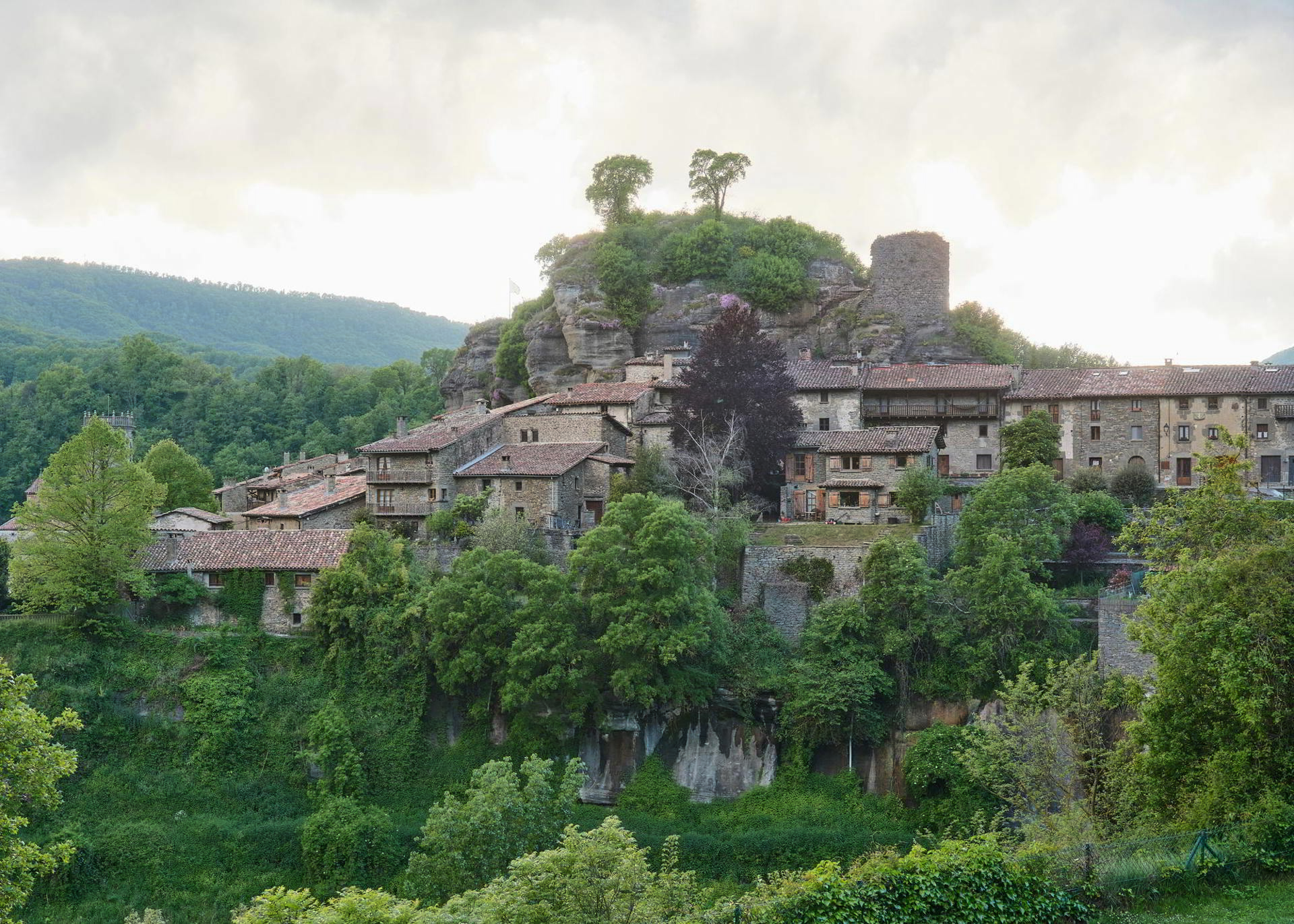  Can Saltiri. Recuperación del acceso al castillo de Rupit